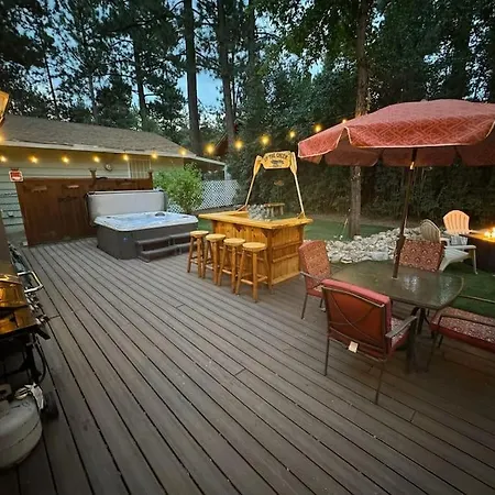 Tranquil Retreat With Fenced Backyard, Hot Tub & Bar